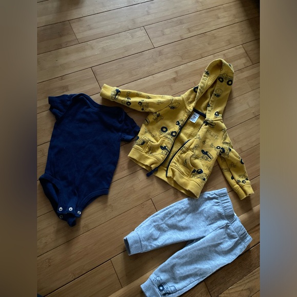 Baby matching outfit, 3 pieces. 9 months. Carter’s. Construction site. - Picture 5 of 5